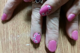 pink nails with tiny flowers